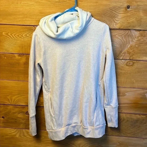 WOMENS ATHLETA SIZE MEDIUM‎ SWEATSHIRT LIGHT GRAY BUILT IN FACEMASK - Picture 1 of 7